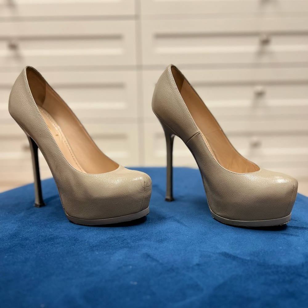 Fashionable and Chic Yves Saint Laurent Tribtoo Pumps in Stone Beige (Size 37.5)